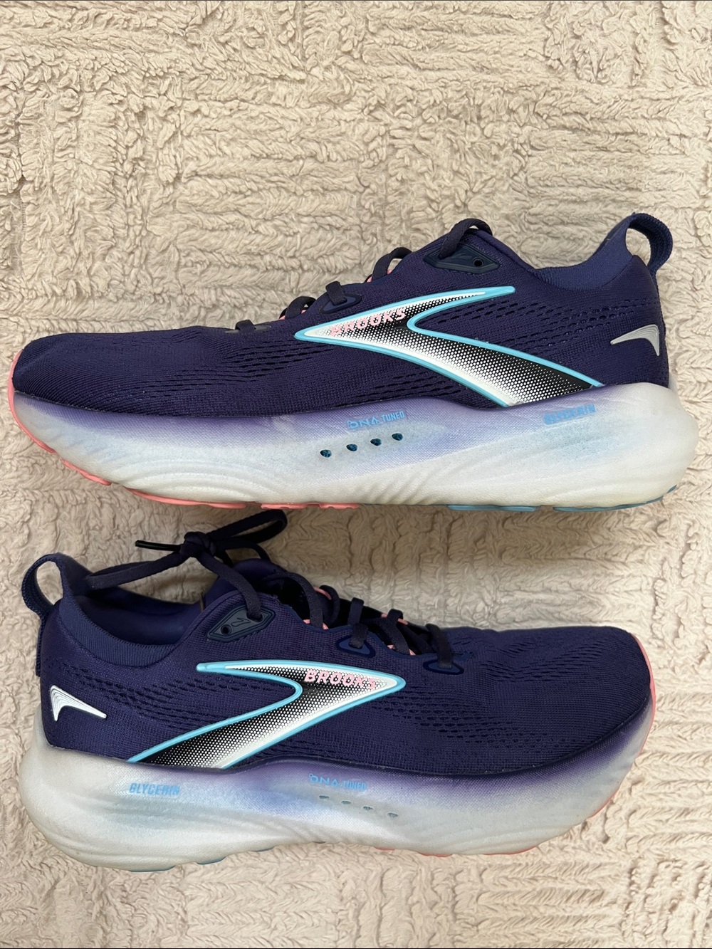 Brooks Women's Glycerin 22 in the Blue Ribbon/Peacoat/Dianthus colorway, Size 10